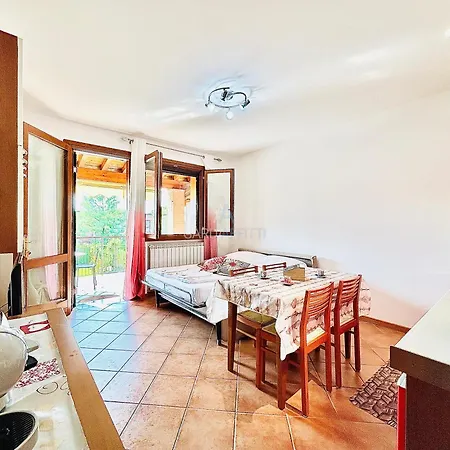 Artemide - A 150m Dal Di Garda Apartment Sirmione