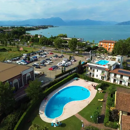 Artemide - A 150m Dal Di Garda Apartment *